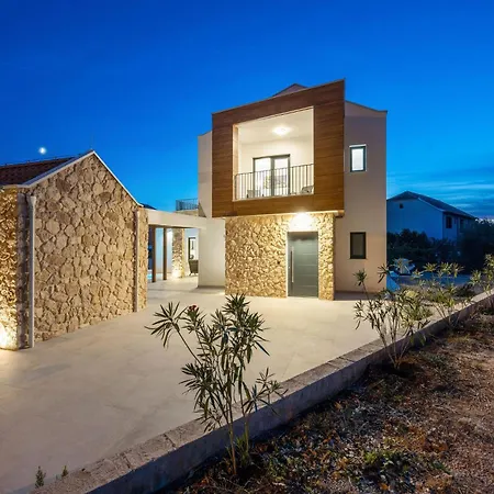 Holiday home Gorgeous In Kod Sibenika With Sauna *