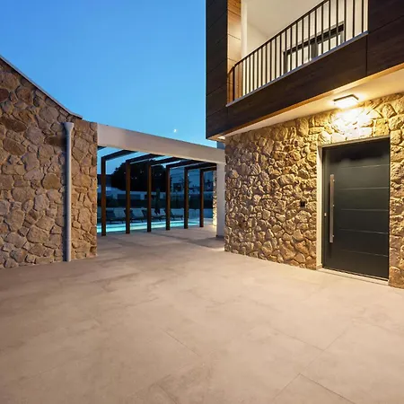 Gorgeous In Kod Sibenika With Sauna Holiday home *