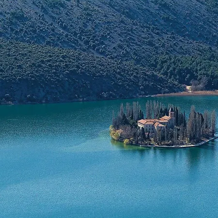 Gorgeous In Kod Sibenika With Sauna Holiday home Dubrava (Sibenik-Knin)